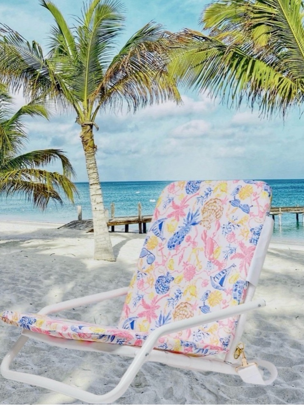 Lilly Pulitzer Beach 🏖️ and Pool 🏊♀️ Folding Beach Chair w strap, NWT - Picture 2 of 10